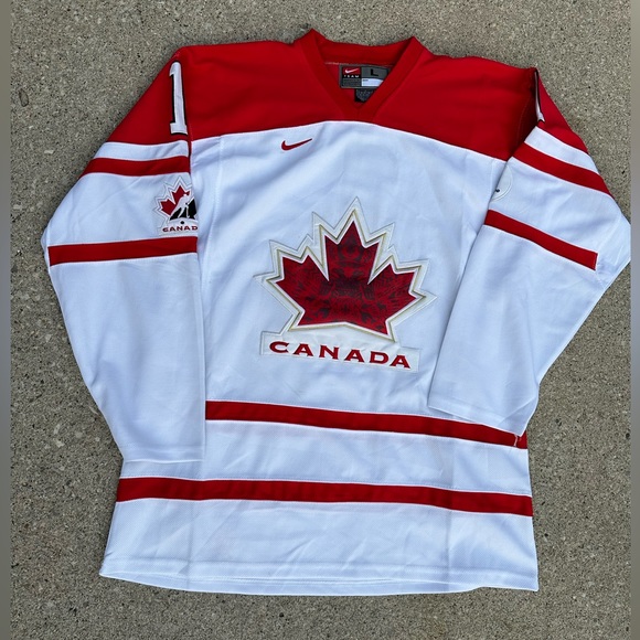 2010 Vancouver Olympics Team Canada Nike Hockey Jersey - Picture 2 of 8